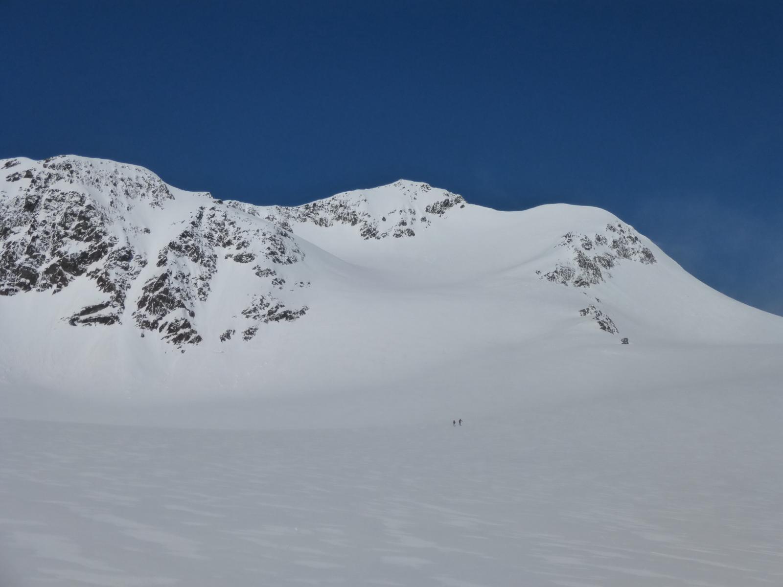 Parte alta dell'itinerario con lacima sullo sfondo....