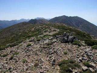 La vetta dello Strifomadi, sullo sfondo Gingilos e Volakias