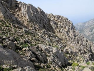 Risalendo sul versante opposto