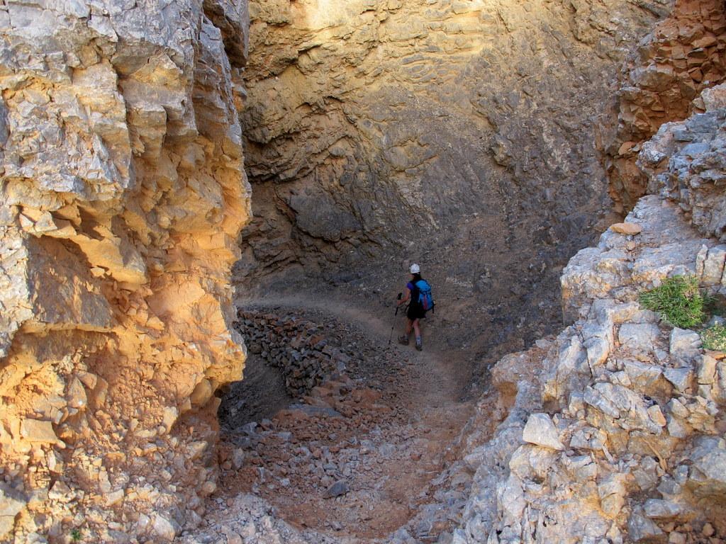 All'arco calcareo salendo al colle del Gingilos