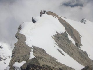 dalla cima alpinistica guardo Simo su quella escursionistica