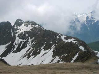Tutta la cresta vista salendo verso il Gran Pays