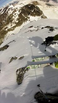 partenza sci ai piedi dalla cima!