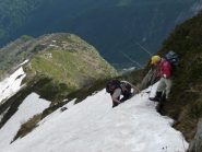 Crestina con sentiero coperto, prima di agganciare la cresta nord, sopra alpe Fornà