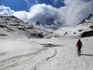 Grande innevamento oltre il lago