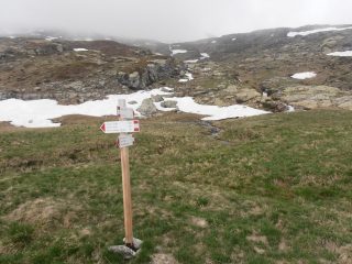 02 - cartello incrocio sentieri a quota 2210