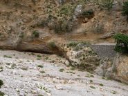 L'ultimo tratto della mulattiera crollato