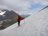 Nicola su un ripido pendio della cresta che porta al Pancherot