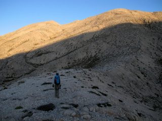 Il lungo traverso verso lo Xerolimni che sbuca in alto