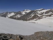 l'unica neve sul percorso per arrivare al passo