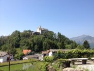 Il santuario di S. Ignazio visto dalla strada per Chiaves