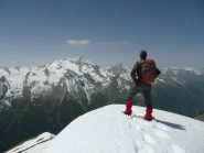 In cima: sguardo verso il gruppo della Grivola