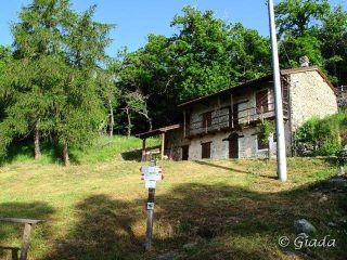 Cascinale e prati ben tenuti