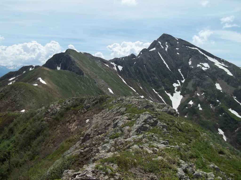 P Gino con parte della cresta in disceva verso il Motto