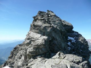 Torrione con partenza un po' strapiombante, friend incastrato