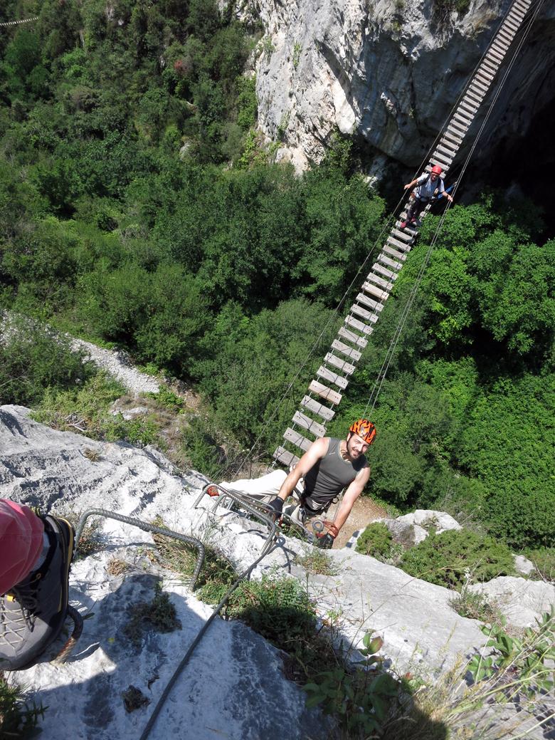 Ale sugli strapiombi dopo il secondo ponte tibetano