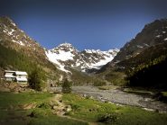 Il Cassandra sullo sfondo ( a destra) alle luci del tardo pomeriggio.