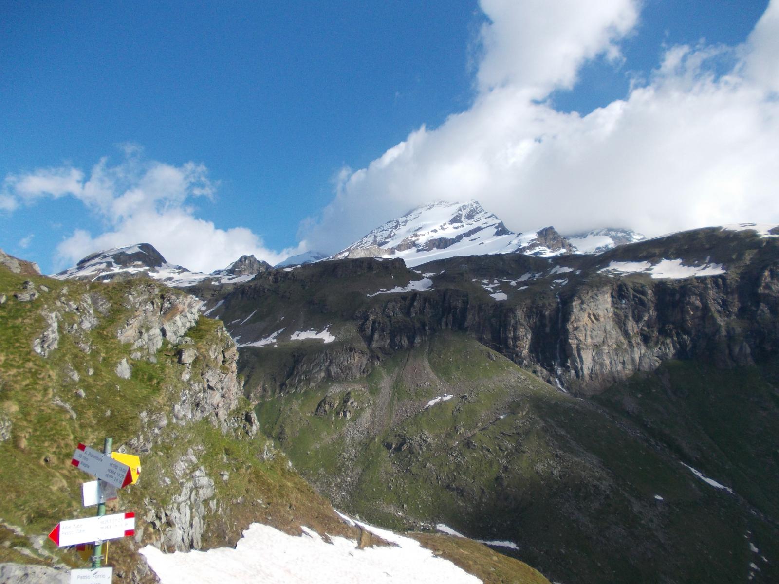 Monte rosa tra le nuvole dal passo Foric