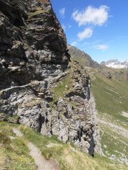 06 - sentiero con catene al Passet