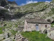 l'Alpe d'Antena, vecchio ricovero in disuso