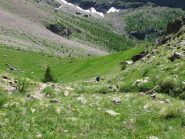 Scendendo verso l'alpeggio diroccato