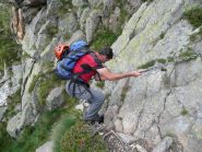 Ferratina sulle asperità rocciose del sentiero 2D