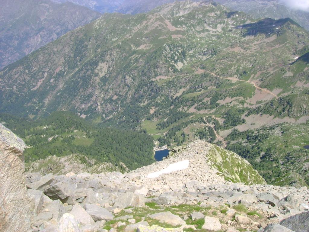 Lago Vargno e strada visti dal monte Mars  nel luglio 2013