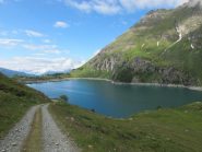 Al lago ancora qualche sprazzo di azzurro