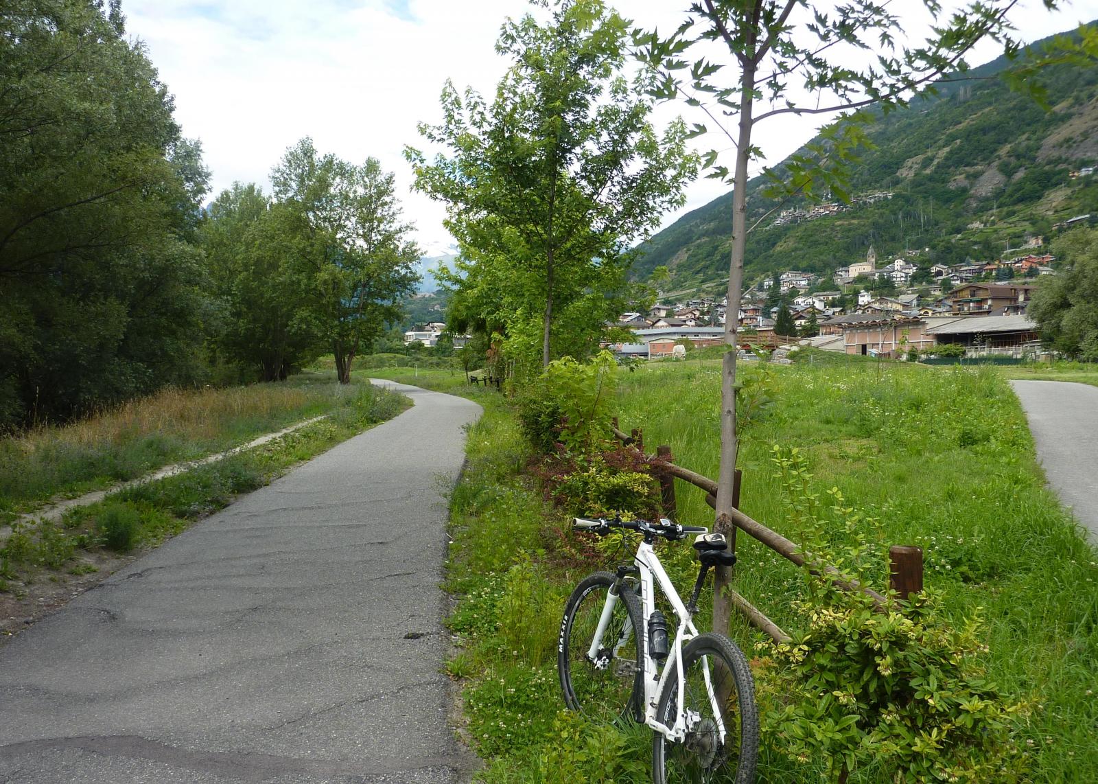 Tratto di ciclabile a Sarre