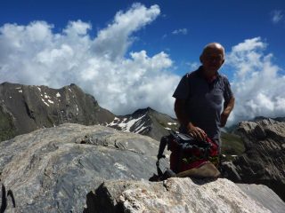 Paolo, alle spalle l' Autaret ed il Pelvo di Ciabrera