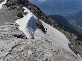 09 - discesa verso lo Stellina ancora innevata e ripida (un passaggio di sola salita)
