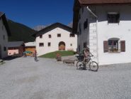 Qualcuno si avvia verso il passo