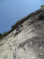 La placca entusiasmante del 4° tiro con il tetto del 5° che incombe