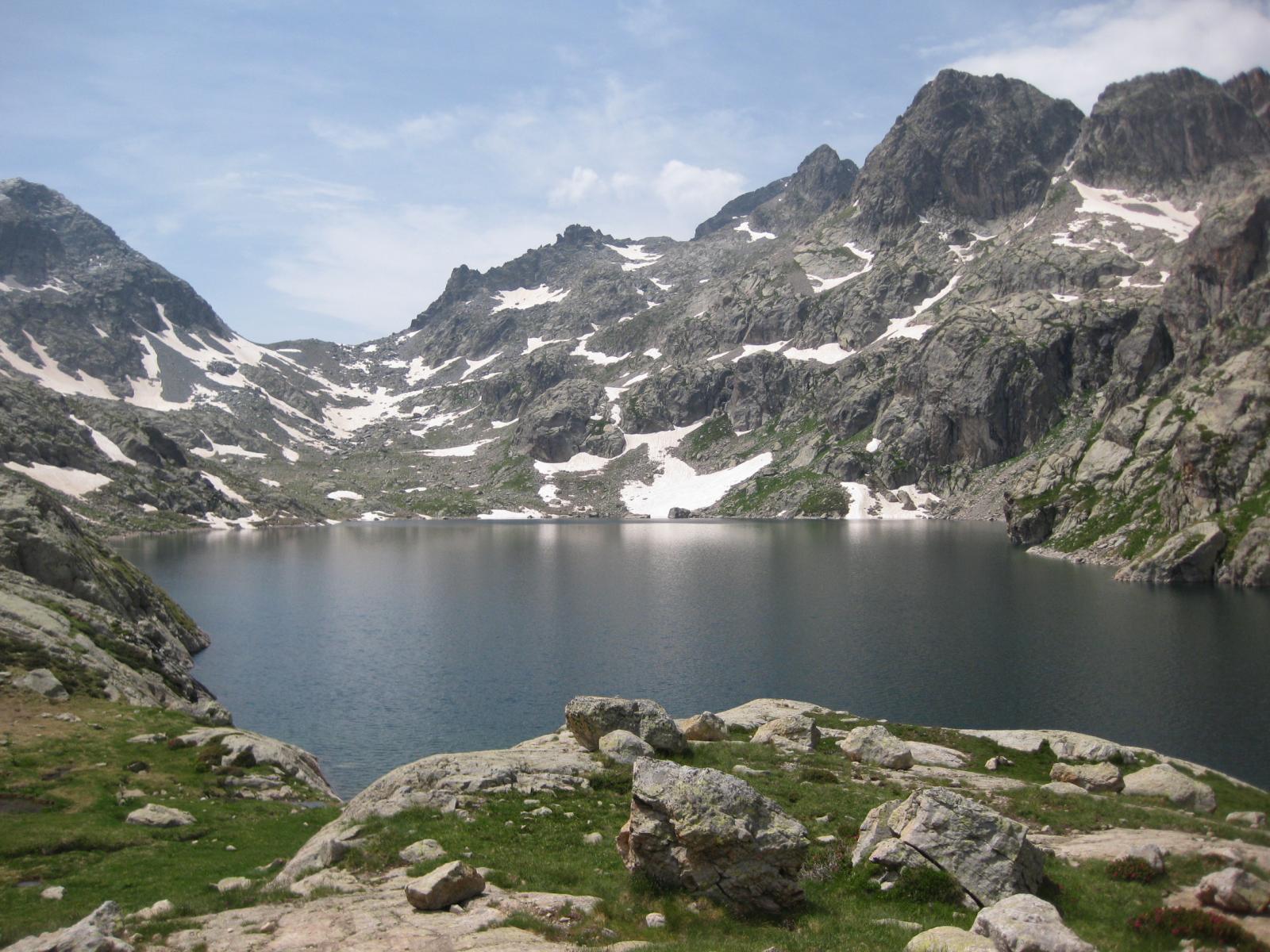 ultimo  lago, sullo sfondo la Bassa di Valmasque