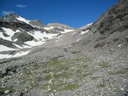 La comba morenica che precede il Colle. In alto a sx la Grande Traversiere