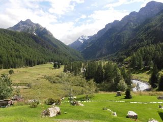 05 - il bucolico Pian Clavalité e la Tersiva sullo sfondo