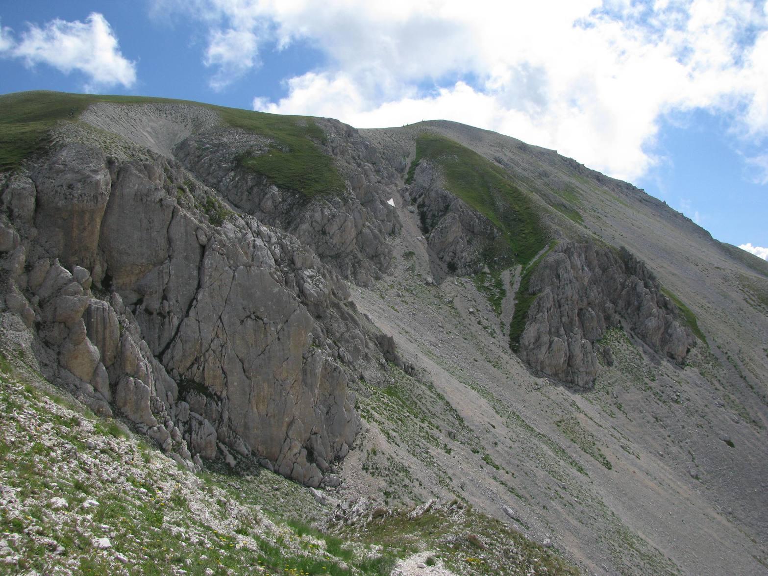 La facile dorsale del Monte Aquila