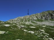 Cima indicata dalla freccia e versante di salita