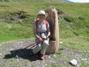 mia moglie con una scultura