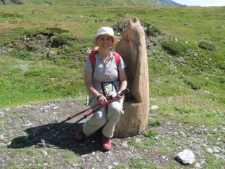 mia moglie con una scultura