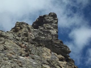 puntone roccioso alla base dell'attacco della cresta