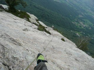 Facili placche nella parte alta da salire in scioltezza anche con le scarpette un po smollate