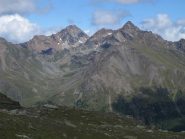 Scendendo, uno sguardo a Emilius, Punta Rossa  e Garin