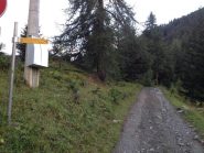 La partenza da La Joux, segnavia n. 7