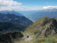 Sulla cima guardando il fondovalle in direzione ovest