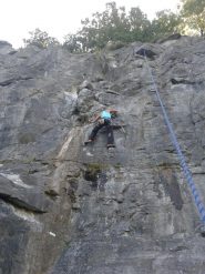 sulle pareti a destra