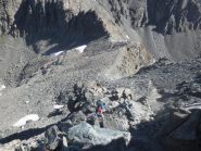 salendo con il colle delle Traversette alle spalle 