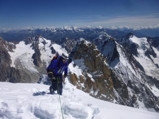 in vetta alla verte alle mie spalle la discesa dalla rocheuse