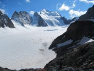 Arrivati al rifugio si studia il percorso