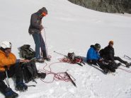 ai piedi del Dome facciamo sosta. Ormai i pendii ripidi sono finiti.